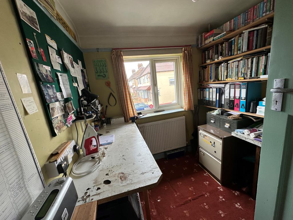 Lot: 165 - SEMI-DETACHED STATUTORY INVESTMENT - Bedroom